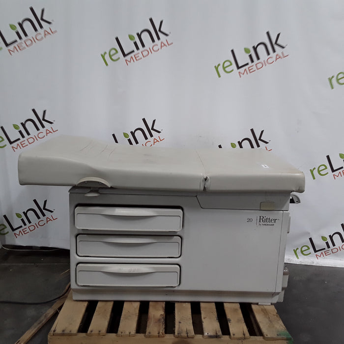 Midmark 204 Exam Table