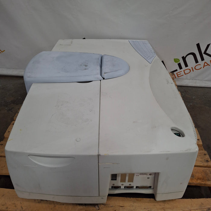 Perkin Elmer Lambda 650 UV/VIS Spectrometer