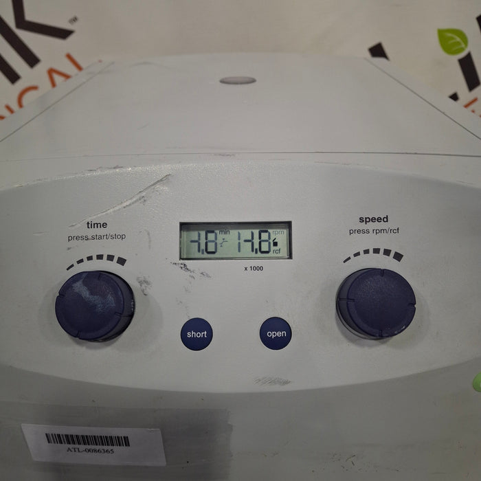 Eppendorf 5702 Bench Top Centrifuge