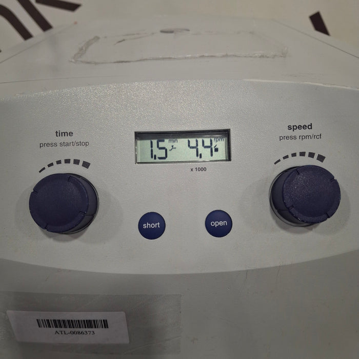 Eppendorf 5702 Bench Top Centrifuge