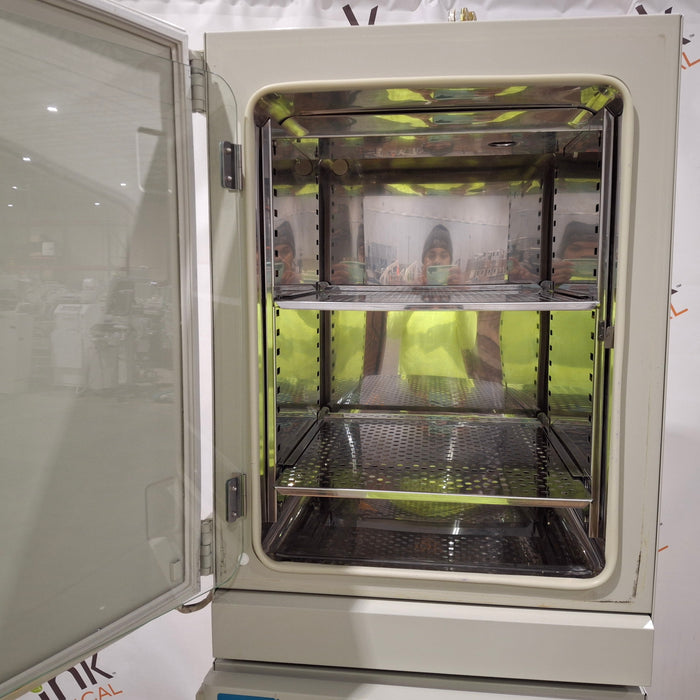 Sanyo MCO-17AC CO2 Incubator