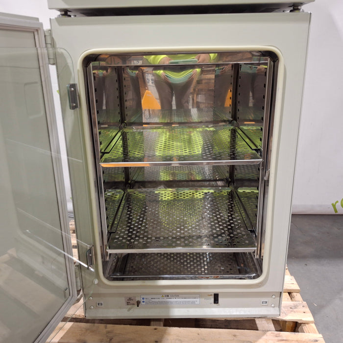 Sanyo MCO-17AC CO2 Incubator
