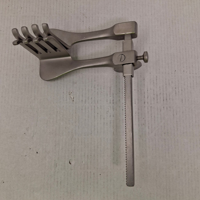 DePuy Blunt Tip Self Retaining Retractor