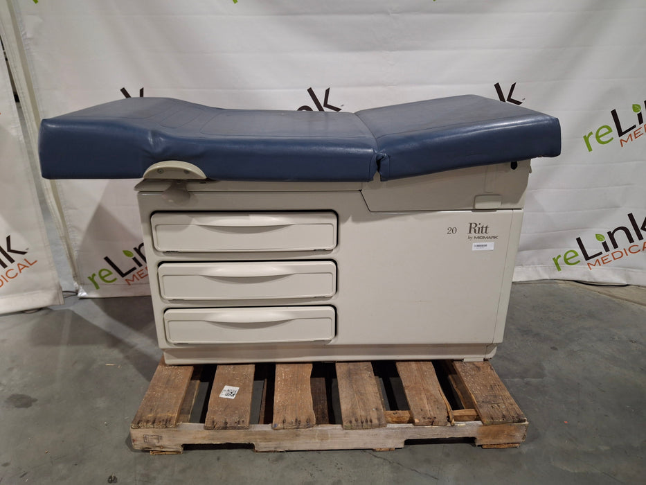 Midmark 204 Exam Table