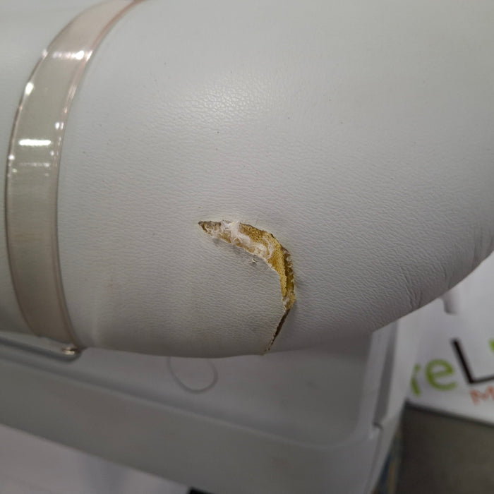 Midmark Midmark 626 Barrier-Free Power Exam Table Exam Chairs / Tables reLink Medical