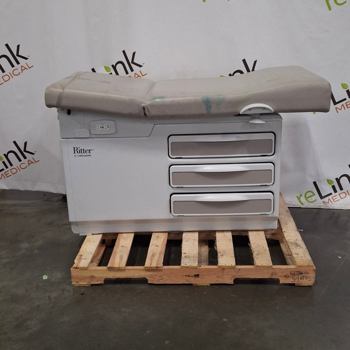 Midmark Midmark 204 Exam Table Exam Chairs / Tables reLink Medical