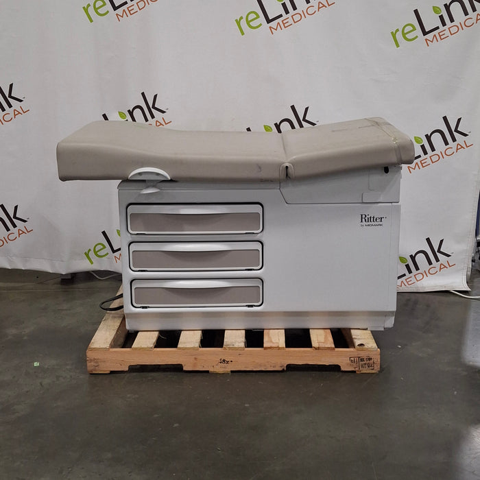 Midmark Midmark 204 Exam Table Exam Chairs / Tables reLink Medical