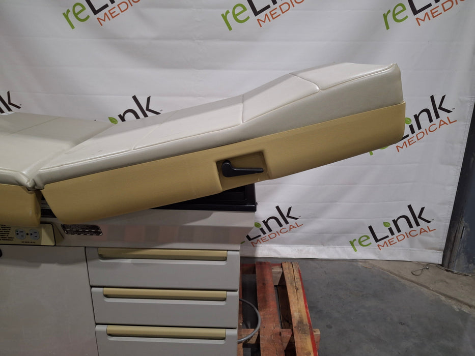 Midmark Midmark 404 Exam Table Exam Chairs / Tables reLink Medical