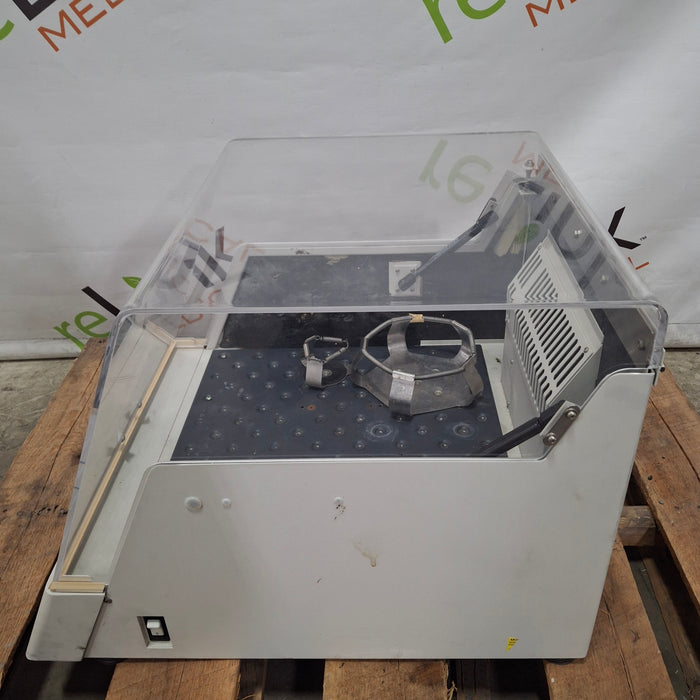 New Brunswick Scientific New Brunswick Scientific INNOVA 4000 Incubator Shaker Research Lab reLink Medical