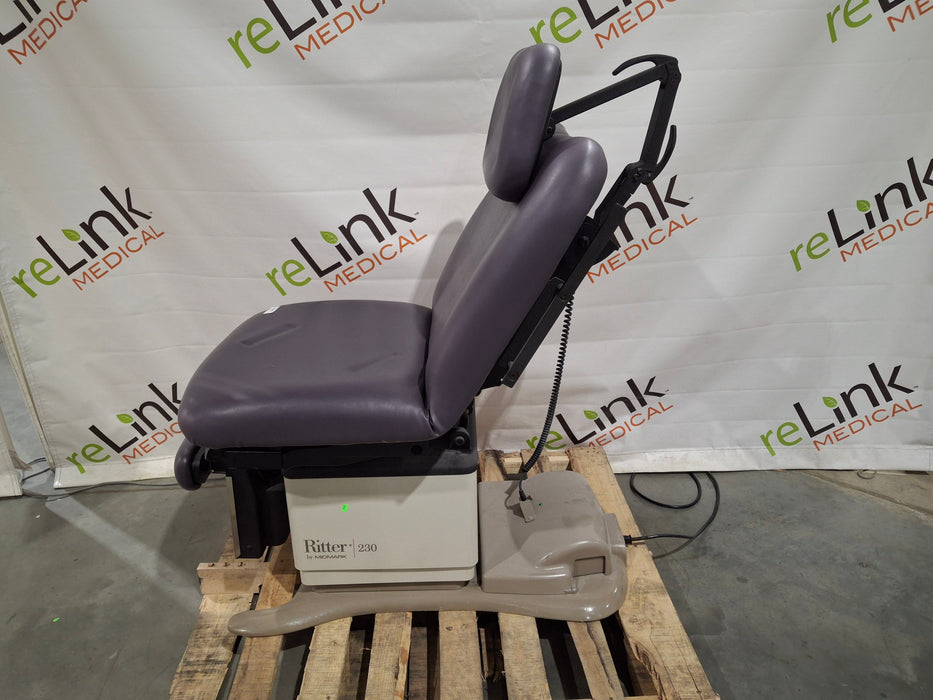 Midmark 230 Power Procedure Chair