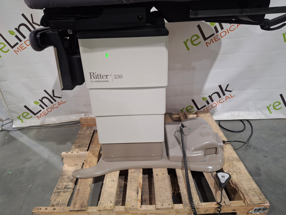 Midmark 230 Power Procedure Chair