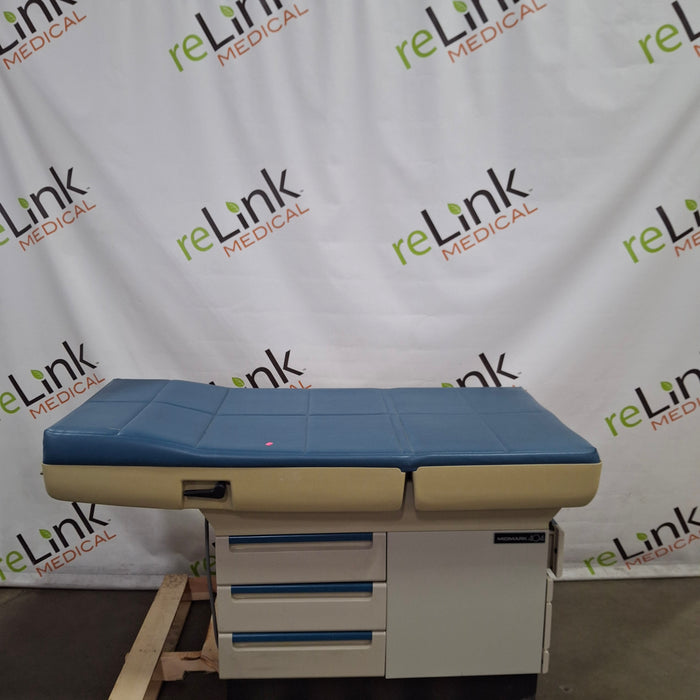 Midmark Midmark 404 Exam Table Exam Chairs / Tables reLink Medical