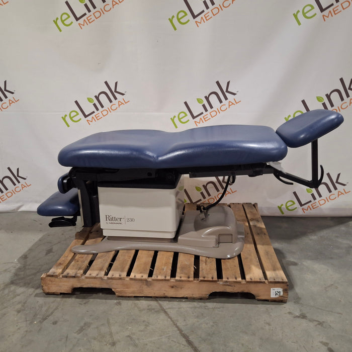Midmark Midmark 230 Power Procedure Chair Exam Chairs / Tables reLink Medical