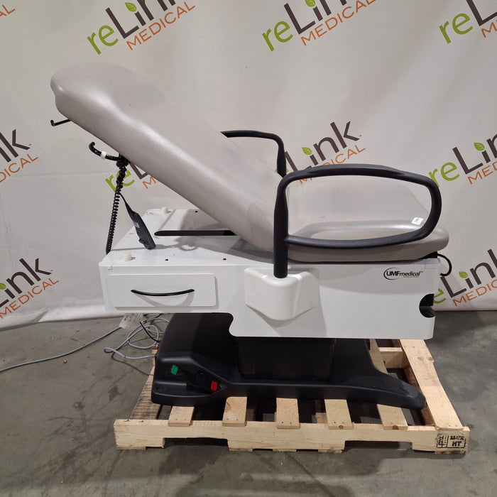UMF Medical 4070 Power Exam Chair