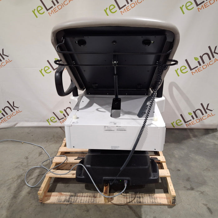 UMF Medical 4070 Power Exam Chair