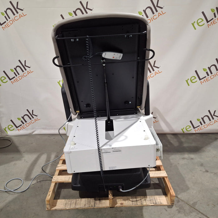 UMF Medical 4070 Power Exam Chair