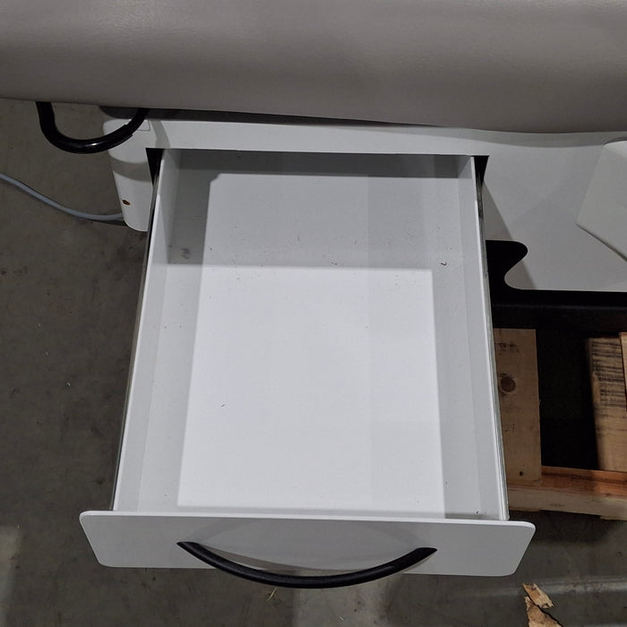 UMF Medical 4070 Power Exam Chair