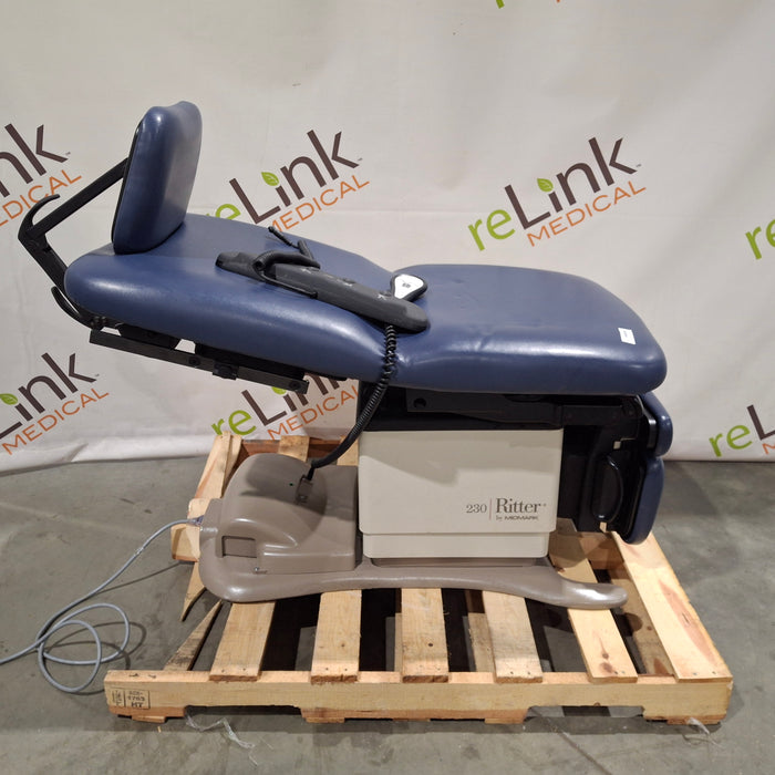Midmark 230 Power Procedure Chair