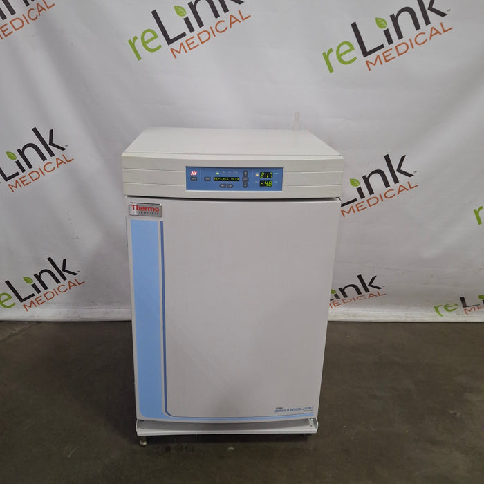 Thermo Scientific Thermo Scientific 3110 Forma Series II Water Jacketed CO2 Incubator Research Lab reLink Medical