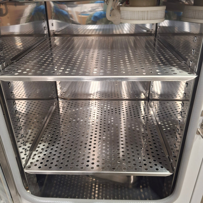 Thermo Scientific Thermo Scientific 3110 Forma Series II Water Jacketed CO2 Incubator Research Lab reLink Medical