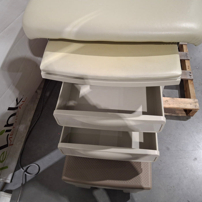 Midmark Midmark 204 Exam Table Exam Chairs / Tables reLink Medical