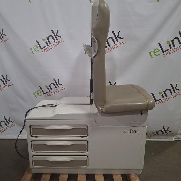 Midmark Midmark 204 Exam Table Exam Chairs / Tables reLink Medical