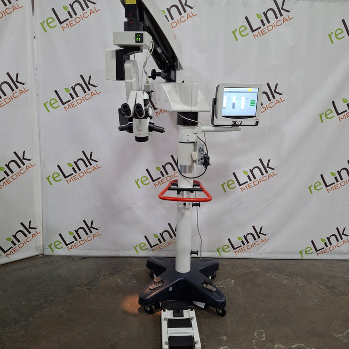 Leica M844 F40 ophthalmic surgical microscope.