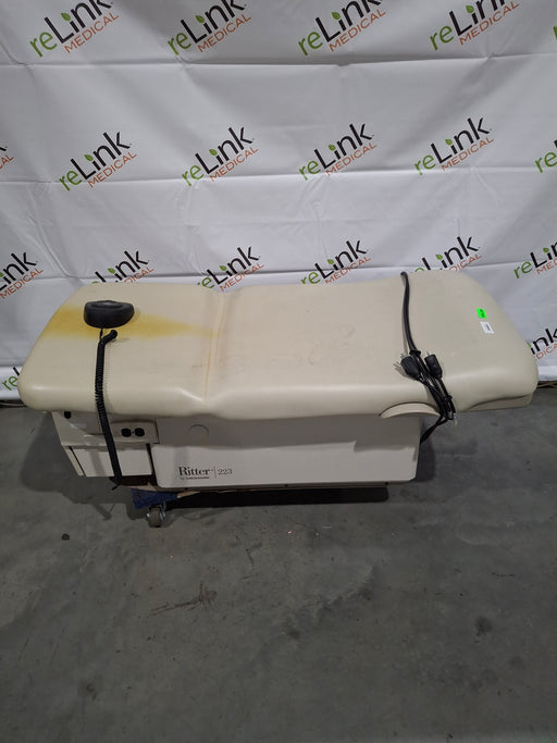 Midmark Midmark 223 Hi-Lo Power Barrier Free Procedure Exam Table Exam Chairs / Tables reLink Medical