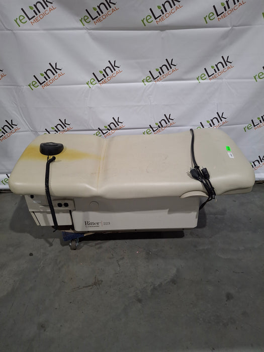 Midmark Midmark 223 Hi-Lo Power Barrier Free Procedure Exam Table Exam Chairs / Tables reLink Medical