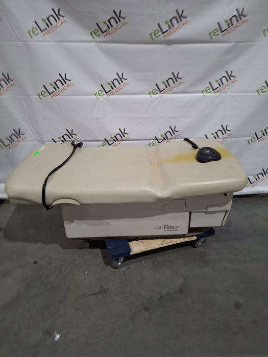 Midmark Midmark 223 Hi-Lo Power Barrier Free Procedure Exam Table Exam Chairs / Tables reLink Medical