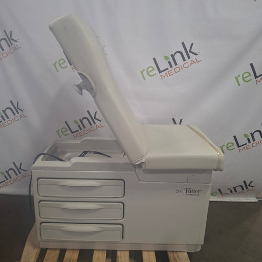 Midmark Midmark 204 Exam Table Exam Chairs / Tables reLink Medical