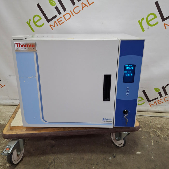 Thermo Scientific 3403 Midi 40 CO2 Incubator