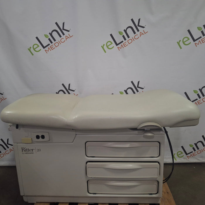 Midmark Midmark 204 Exam Table Exam Chairs / Tables reLink Medical
