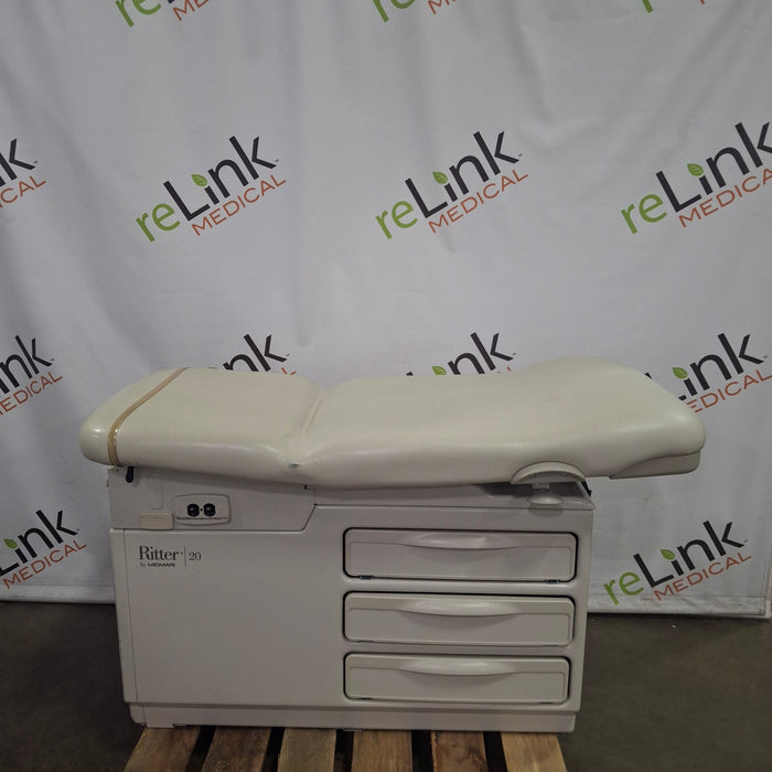 Midmark 204 Exam Table