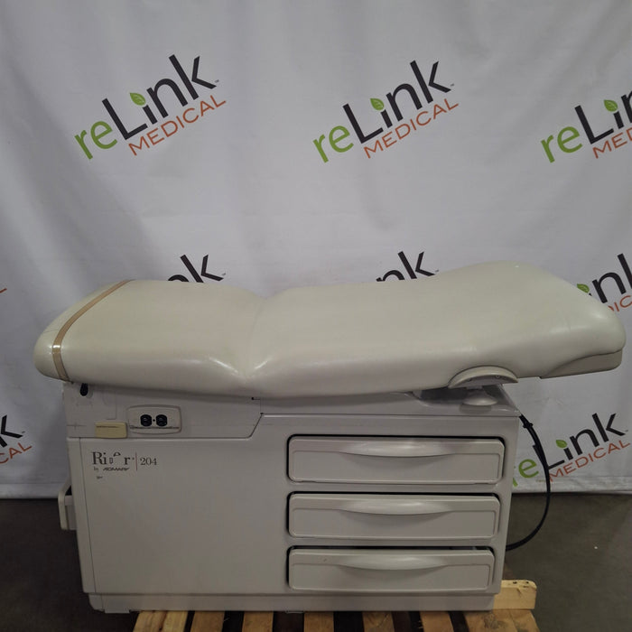 Midmark Midmark 204 Exam Table Exam Chairs / Tables reLink Medical