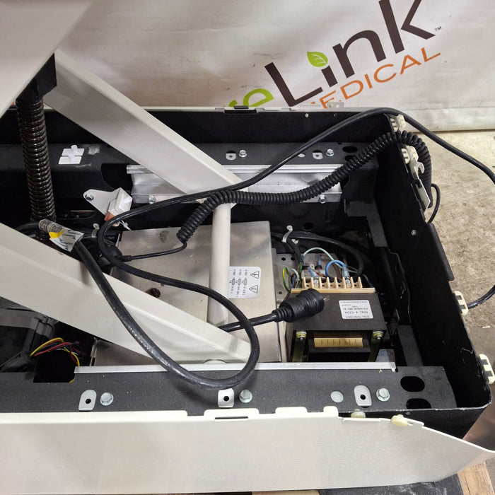 Midmark 625 Barrier-Free Power Exam Table