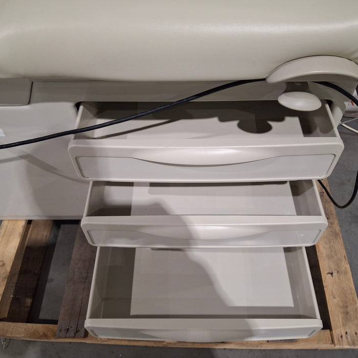 Midmark 204 Exam Table