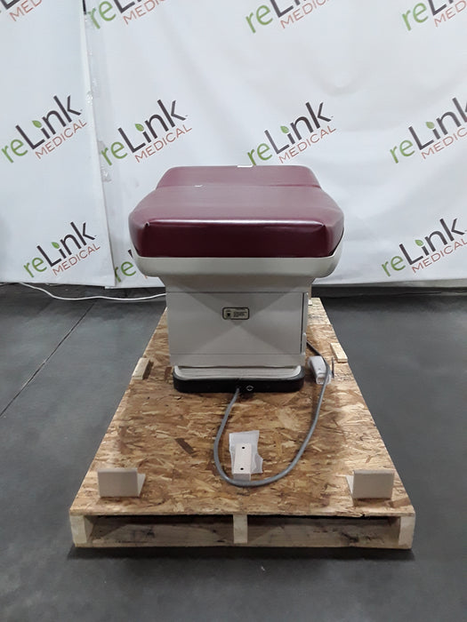 Midmark Midmark 405 Hi-Low Power Exam Table Exam Chairs / Tables reLink Medical
