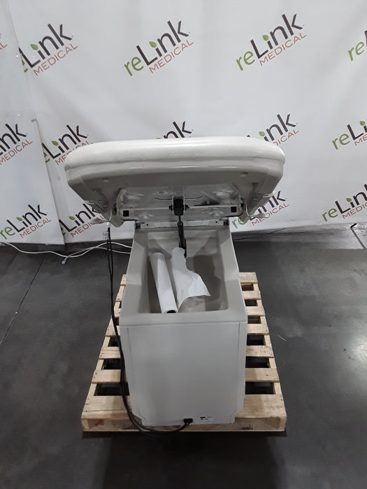 Midmark Midmark 204 Exam Table Exam Chairs / Tables reLink Medical