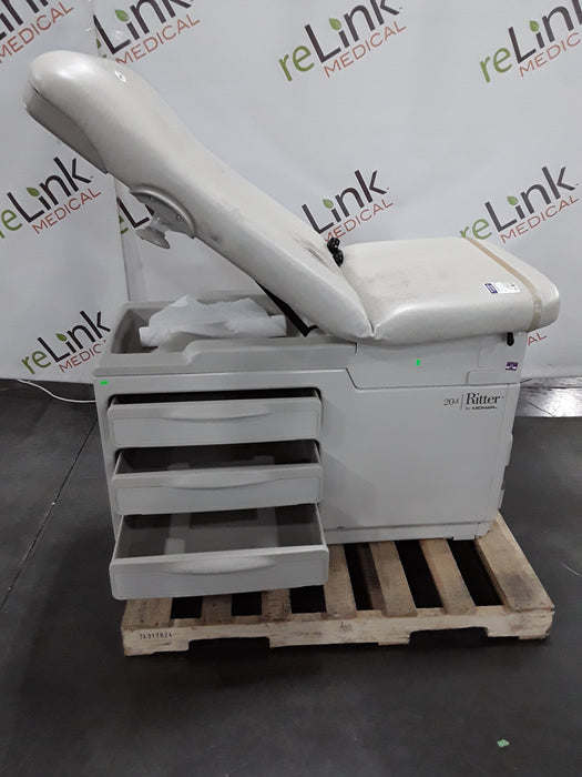Midmark Midmark 204 Exam Table Exam Chairs / Tables reLink Medical
