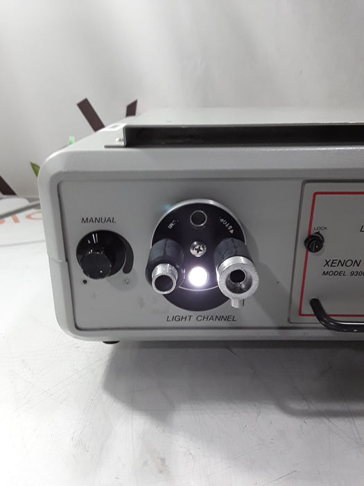 Luxtec Luxtec 9300 Xenon Series 9000 Light Source Surgical Equipment reLink Medical