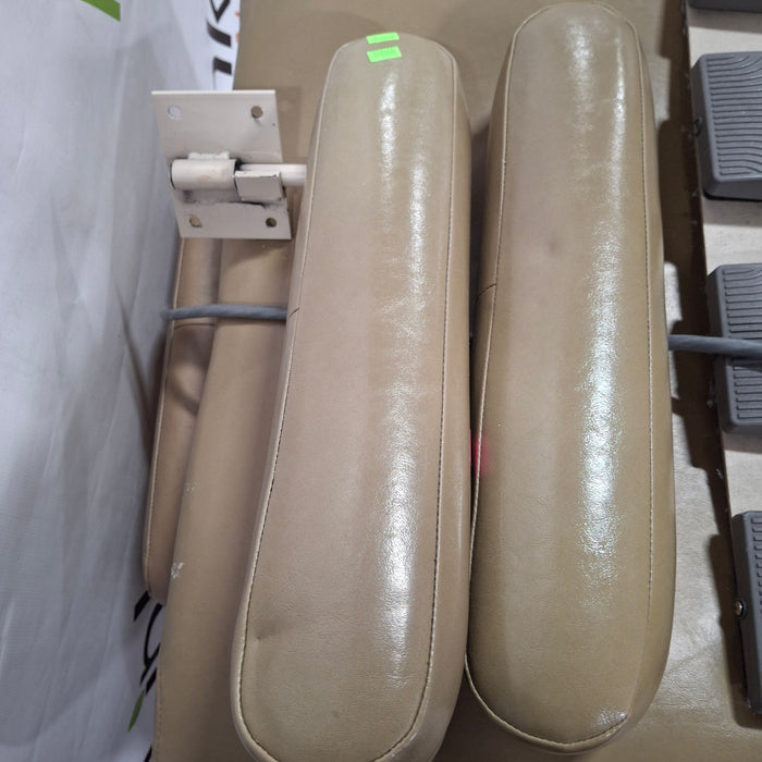 Hill Laboratories Co. Hill Adjustable Chiropractic Table