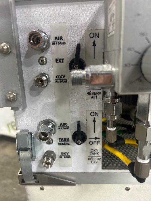 Airborne PulseOx Voyager Transport Incubator