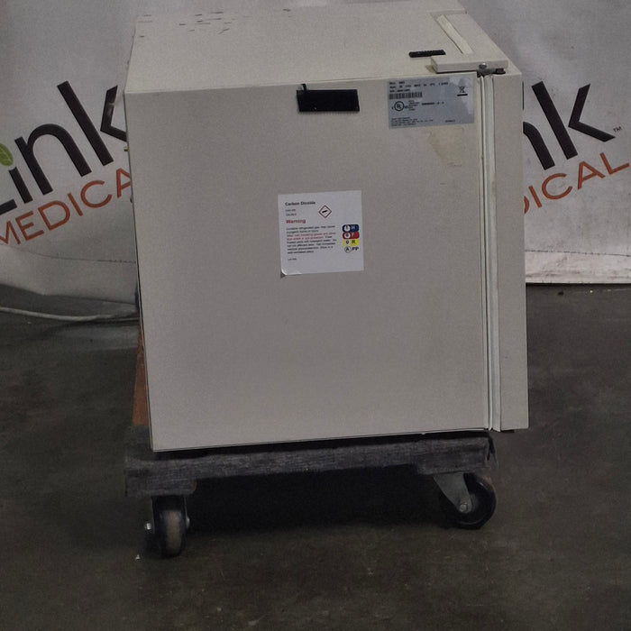 Thermo Scientific 3403 Midi 40 CO2 Incubator