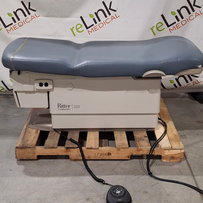 Midmark Midmark 223 Hi-Lo Power Barrier Free Procedure Exam Table Exam Chairs / Tables reLink Medical
