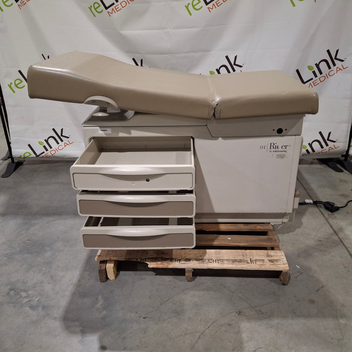 Midmark Midmark 204 Exam Table Exam Chairs / Tables reLink Medical