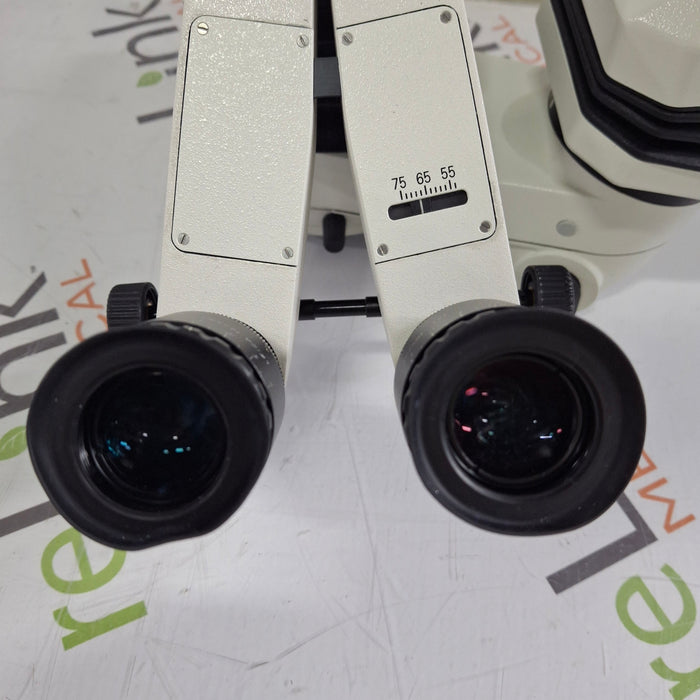 Leica M841 Surgical Microscope