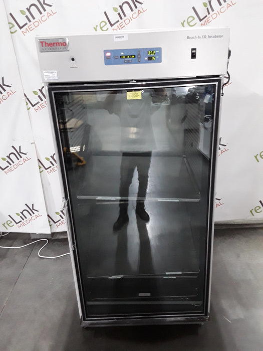 Thermo Scientific 3950 Reach-In CO2 Incubator