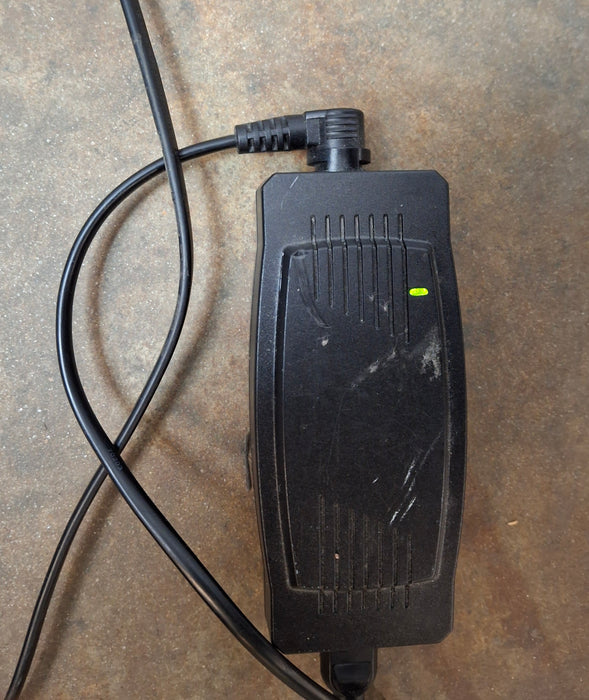 Metron Medical Elite 3 Section Treatment Table