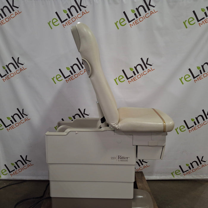 Midmark Midmark 223 Hi-Lo Power Barrier Free Procedure Exam Table Exam Chairs / Tables reLink Medical